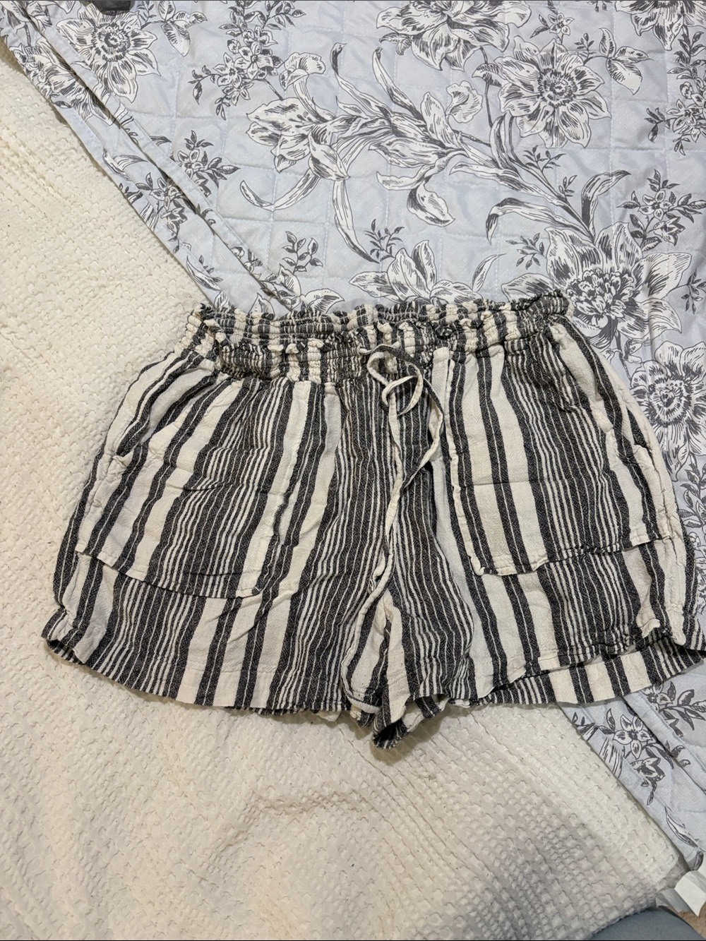 Time and Tru Black & White Striped High Waist Pull-On Shorts